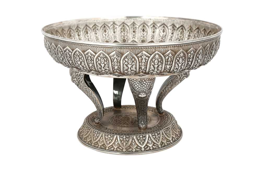Lot 218 - A LARGE THAI SILVER REPOUSSÉ CEREMONIAL TRAY OR BASIN (TOK)