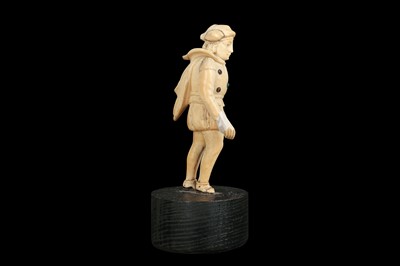 Lot 8 - A LATE 18TH / EARLY 19TH CENTURY GERMAN IVORY FIGURE OF A RENAISSANCE MAN