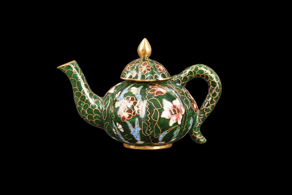 Lot 272 - A CHINESE MINIATURE ENAMEL TEAPOT