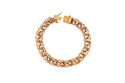 Lot 156 - A fancy-link bracelet