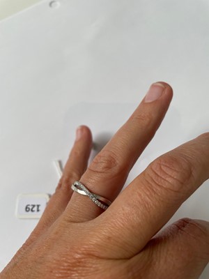 Lot 129 - De Beers | A diamond 'Infinity' ring, 2015