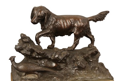 Lot 316 - A SECOND QUARTER 19TH CENTURY FRENCH BRONZE AND SIENNA MARBLE CLOCK DEPICTING A DOG