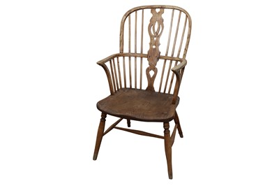 Lot 159 - AN ELM AND BEECH WINDSOR CHAIR, LATE 19TH/EARLY 20TH CENTURY