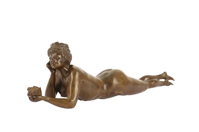 Lot 157 - A FIRST HALF 20TH CENTURY BRONZE FIGURE OF A NUDE WITH A SHELL