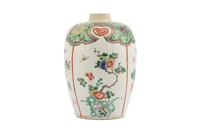 Lot 10 - A CHINESE FAMILLE VERTE JAR.