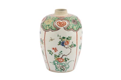 Lot 10 - A CHINESE FAMILLE VERTE JAR.