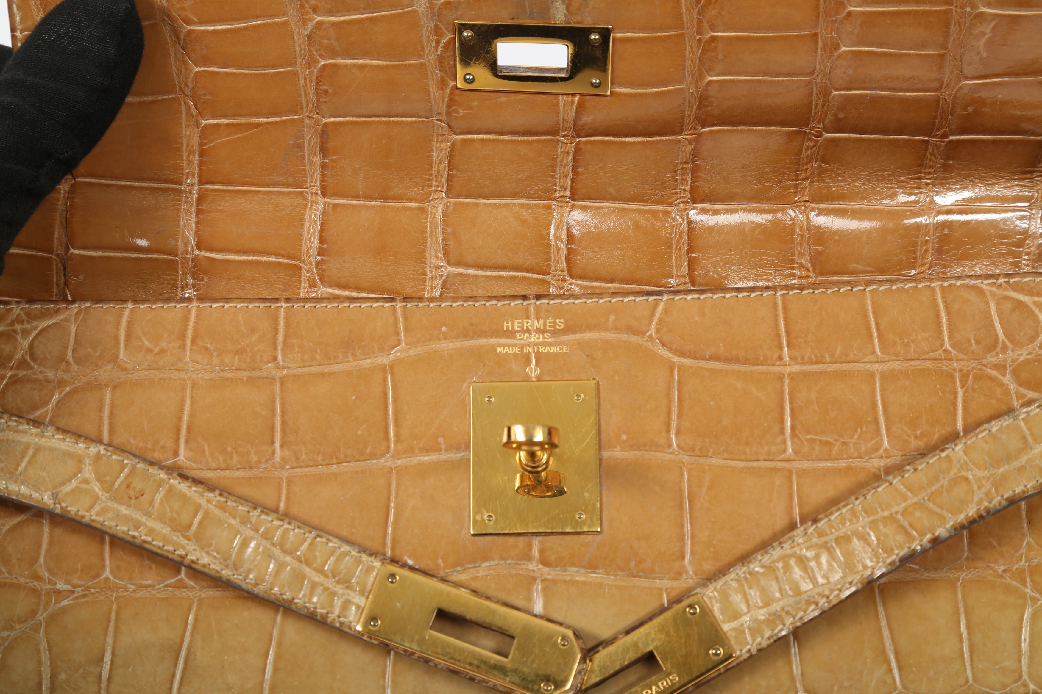 HERMÈS, Kelly 28, Vert Vertigo Ostrich Sellier . Vintage Clothing &  Accessories - Auctionet