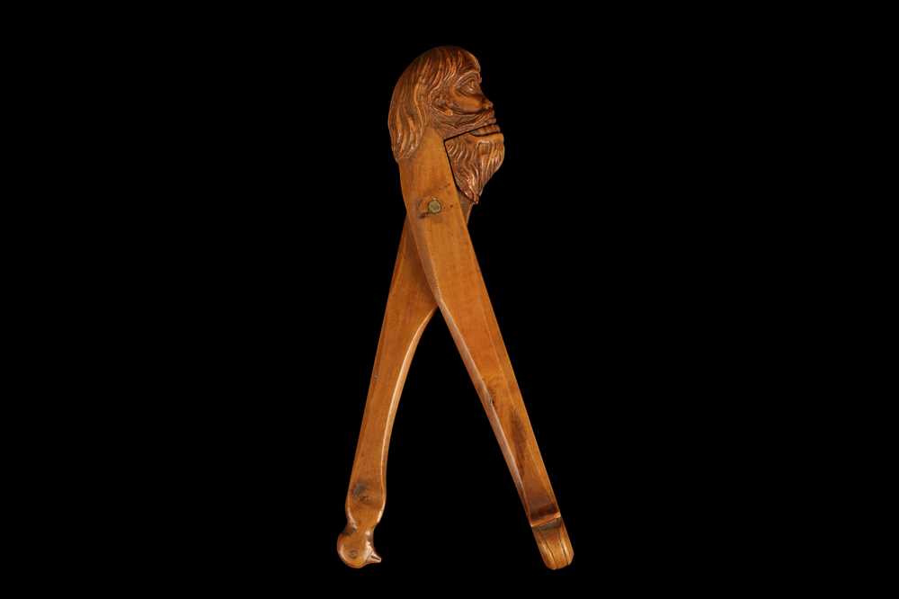 Lot 11 - AN 18TH CENTURY FRENCH FRUITWOOD NUTCRACKER IN THE FORM OF A WILDMAN