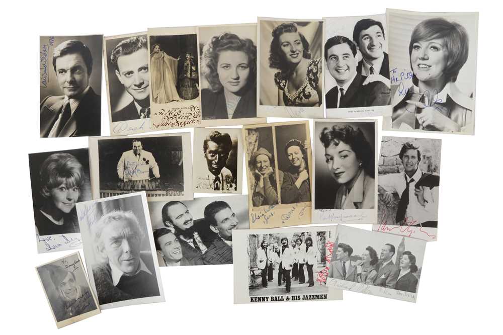 Lot 1024 - Autograph Collection.- Actors & Entertainers