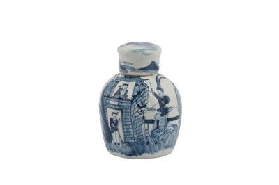 Lot 368 - A CHINESE BLUE AND WHITE TEA CADDY AND COVER.