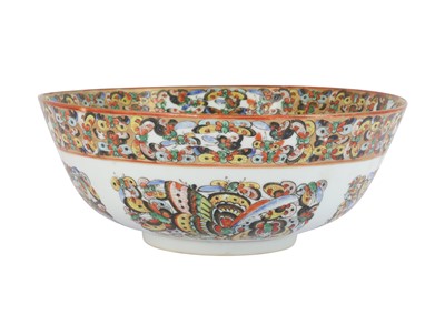 Lot 428 - A CHINESE CANTON PORCELAIN BOWL, EARLY 20TH CENTURY