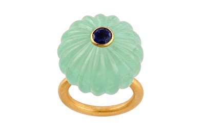 Lot 147 - An emerald and sapphire dress ring