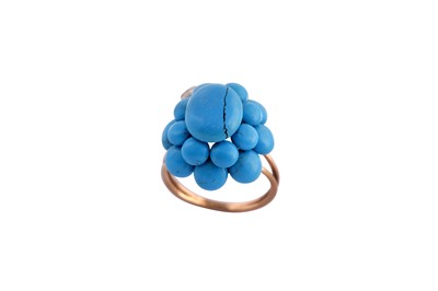 Lot 743 - AN IMITATION TURQUOISE CLUSTER RING