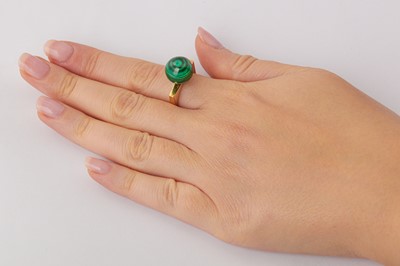 Lot 170 - A malachite ring and earrings