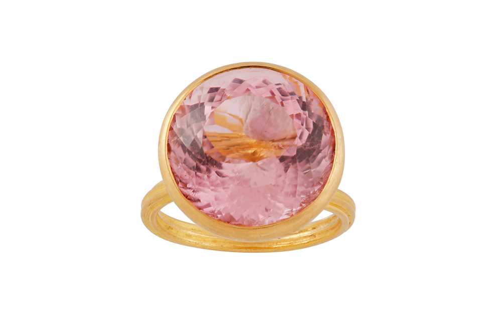 Lot 21 - A pink tourmaline single-stone ring