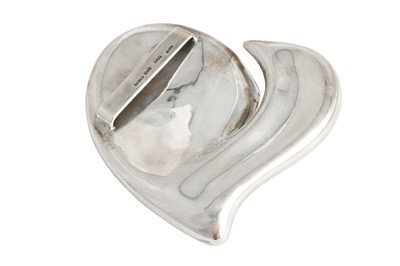 Lot 458 - Tiffany & Co. by Elsa Peretti Silver Heart Belt Buckle
