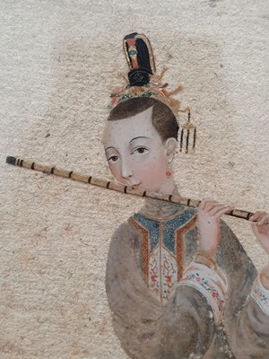 Lot 94 - A CHINESE REVERSE GLASS PAINTING OF A LADY.