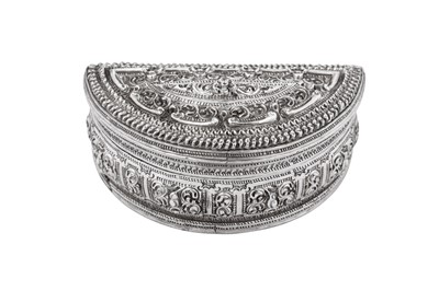 Lot 191 - An early 20th century Burmese unmarked silver lime box, Shan States circa 1910