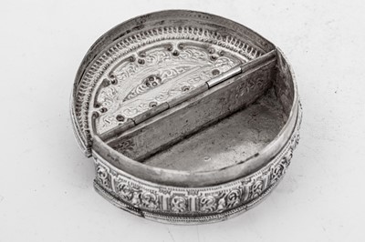 Lot 191 - An early 20th century Burmese unmarked silver lime box, Shan States circa 1910