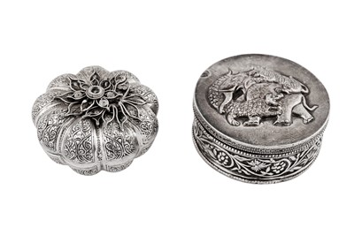 Lot 210 - An early to mid-20th century Cambodian unmarked silver and filigree box, circa 1930-50