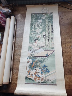 Lot 100 - A CHINESE PAINTING OF A LADY PLAYING A QIN.