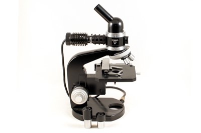 Lot 330 - Nikon S Illuminated Microscope.