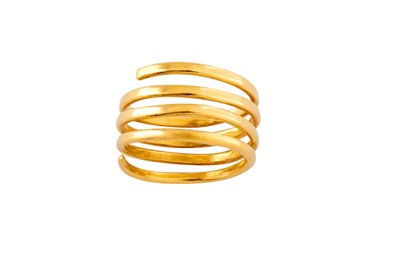Lot 111 - A coil ring