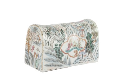 Lot 430 - A CHINESE PORCELAIN PILLOW, LATE 19TH/EARLY 20TH CENTURY
