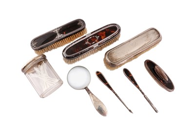 Lot 304 - A MIXED GROUP OF STERLING SILVER AND TORTOISESHELL DRESSING TABLE ITEMS