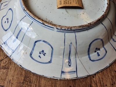 Lot 149 - TWO CHINESE BLUE AND WHITE KRAAK PORCELAIN DISHES.