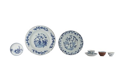Lot 431 - A CHINESE BLUE AND WHITE SAUCER PLATE, 18TH CENTURY