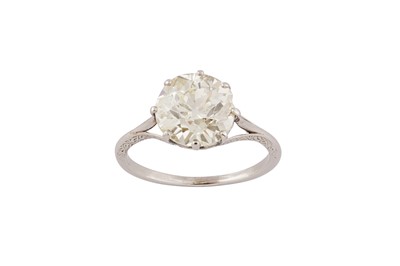 Lot 56 - A diamond single-stone ring