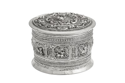 Lot 189 - An early 20th century Burmese unmarked silver betel box, Shan States circa 1900