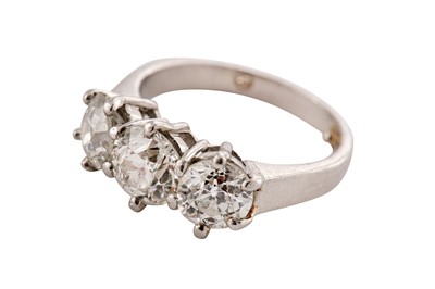 Lot 185 - A diamond three-stone ring