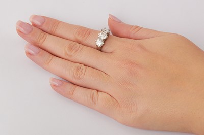 Lot 185 - A diamond three-stone ring