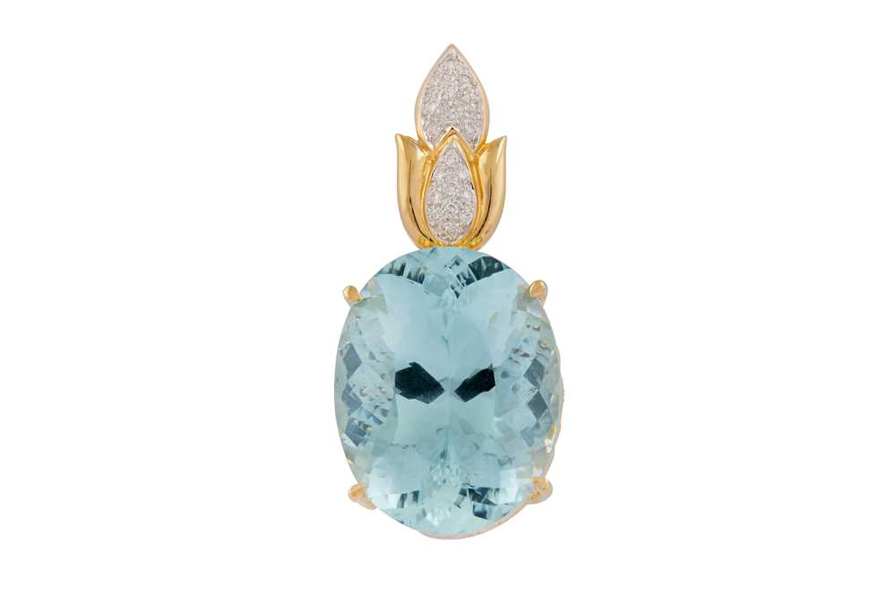 Lot 85 - An aquamarine and diamond pendant
