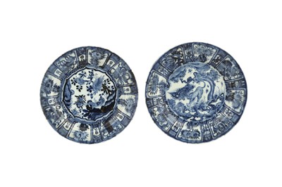 Lot 669 - TWO CHINESE BLUE AND WHITE 'KRAAK' DISHES.