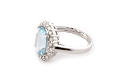 Lot 67 - An aquamarine and diamond cluster ring