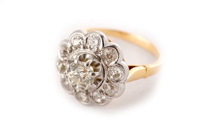 Lot 97 - A diamond cluster ring