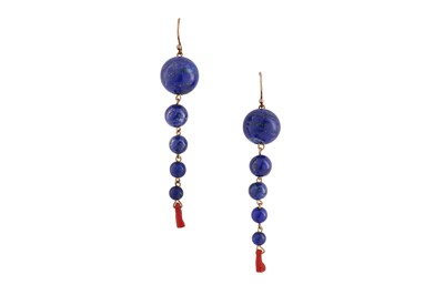 Lot 78 - λ A lapis lazuli ring and earrings