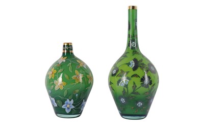 Lot 75 - A GREEN AND OPALINE GLASS BOTTLE VASE, 20TH CENTURY
