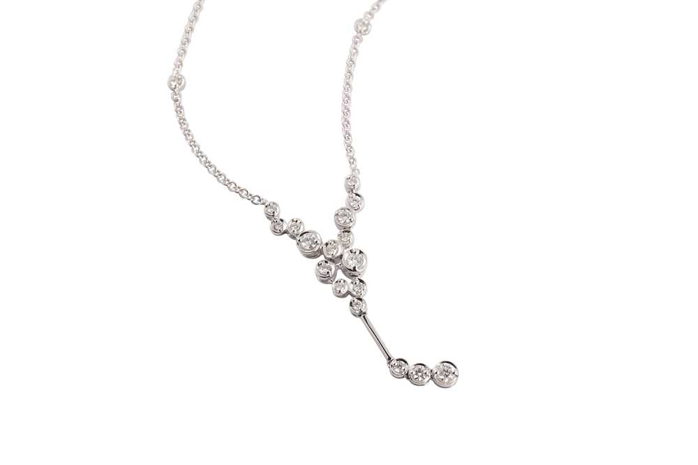 Lot 70 - A diamond pendant necklace