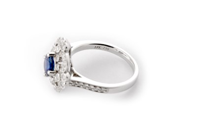 Lot 94 - A sapphire and diamond ring