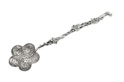 Lot 245 - A late 19th / early 20th century Chinese Export silver spoon, Shanghai circa 1900 retailed by Luen Wo