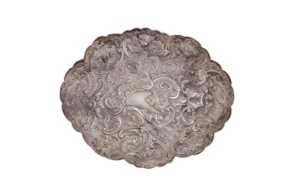 Lot 1193 - A VICTORIAN STERLING SILVER DISH, LONDON 1895 BY WILLIAM COMYNS