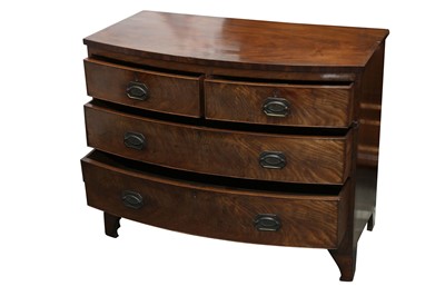 Lot 171 - AN EARLY 19TH CENTURY MAHOGANY BOW FRONT CHEST OF DRAWERS