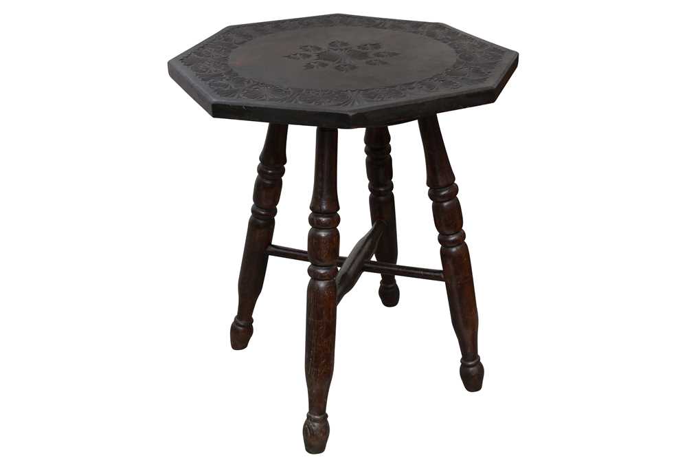 Lot 162 - AN OAK MILKING STOOL, LATE 19TH TO EARLY 20TH CENTURY