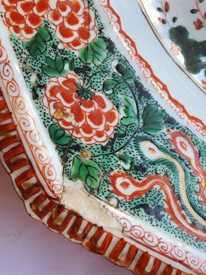 Lot 87 - A PAIR OF CHINESE FAMILLE VERTE OCTAGONAL DISHES.