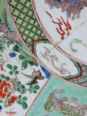 Lot 86 - A MASSIVE CHINESE FAMILLE VERTE 'BIRDS AND BEASTS' CHARGER.