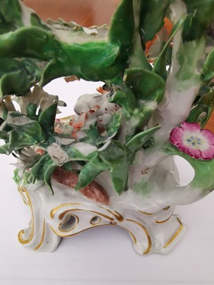 Lot 85 - A CHELSEA DERBY PORCELAIN CANDLESTICK/CHAMBER STICK, 18TH CENTURY